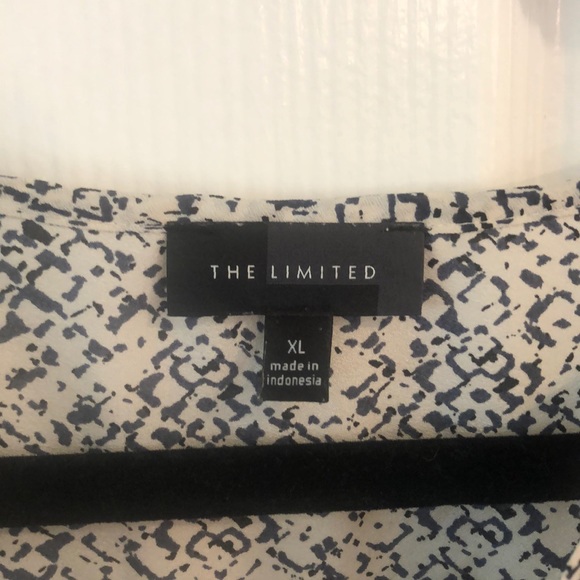 Spotted split neck shirt - Picture 5 of 7